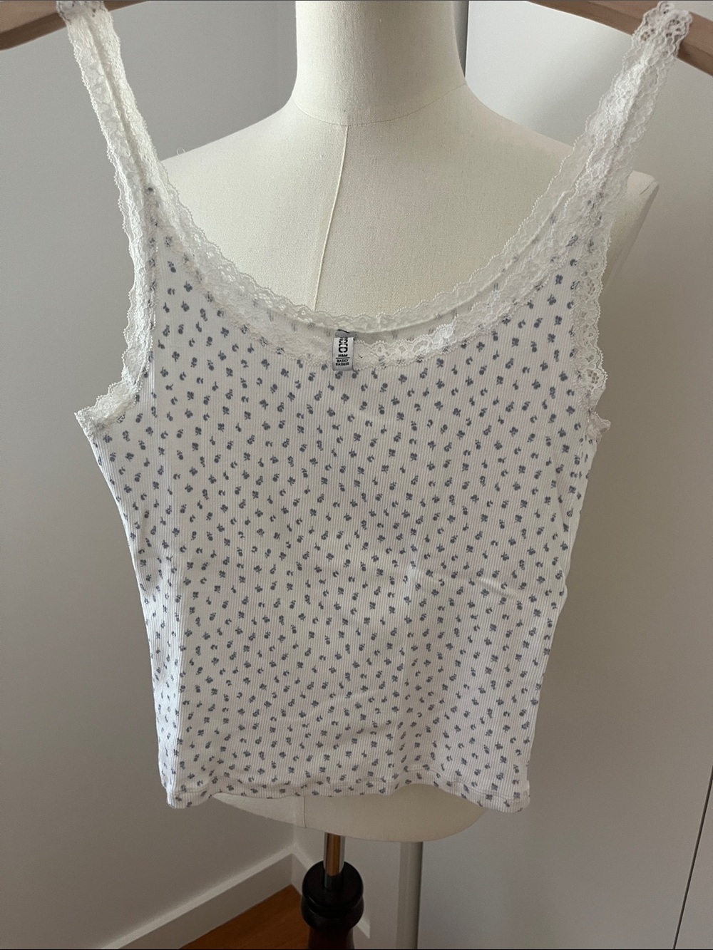 Divided White Lace-Trim Floral Camisole